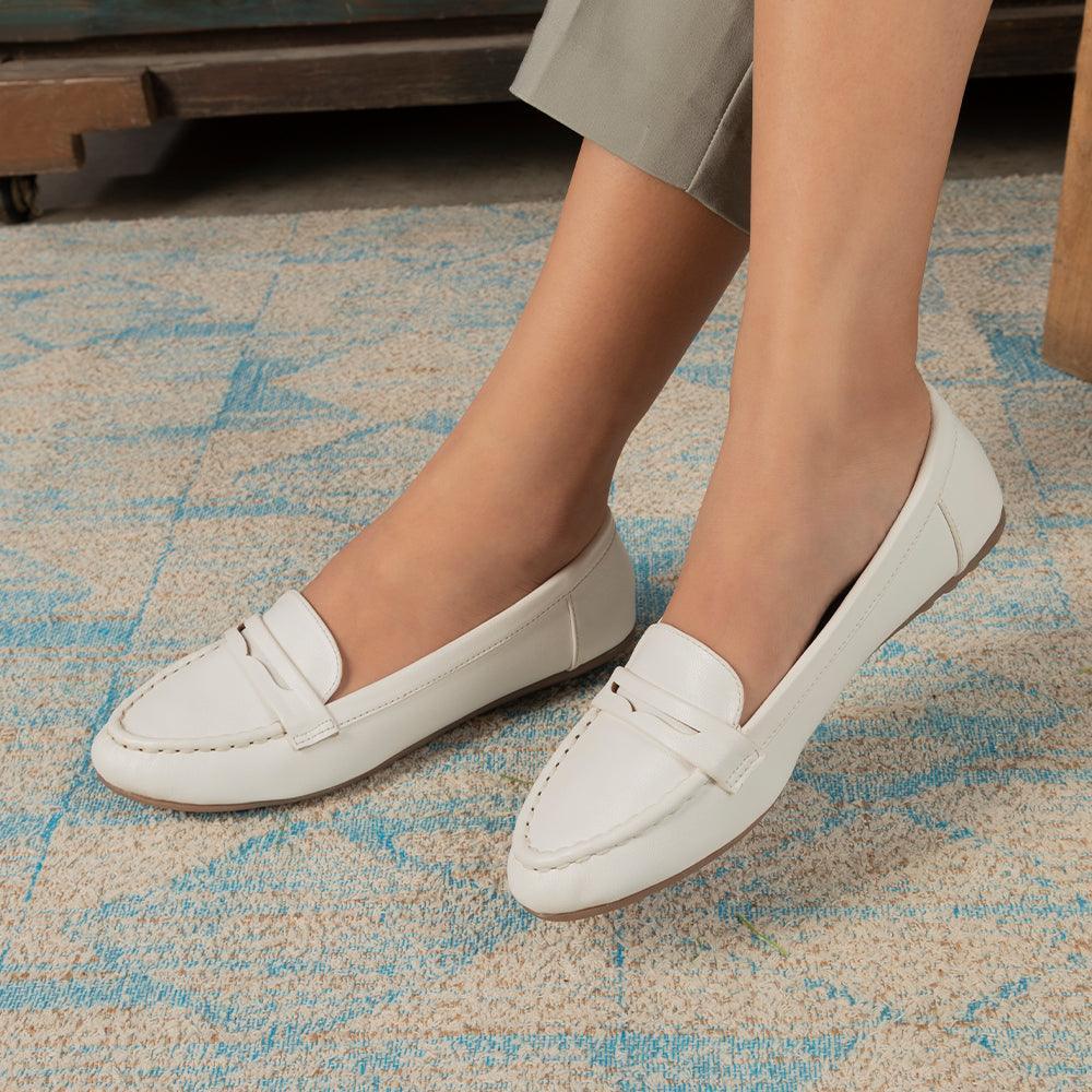 Snappy White Women's Loafers Tresmode